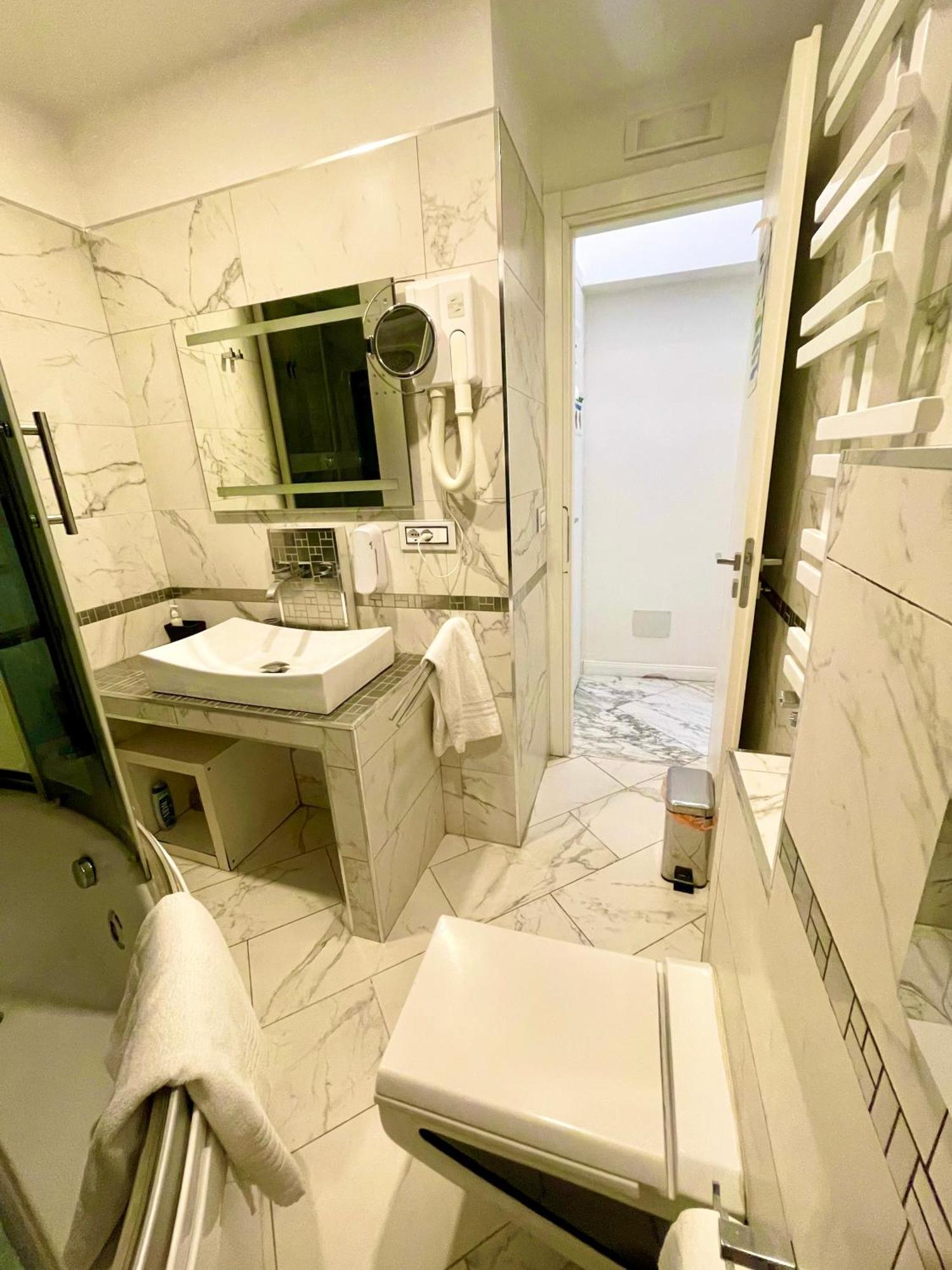 Parisa Suite Rome Bagian luar foto